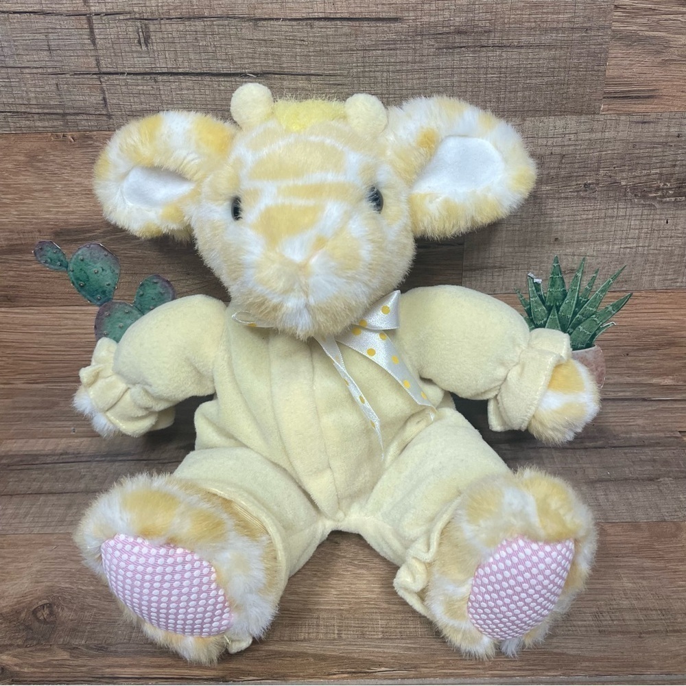 RUSS Berrie & Co. Vintage Kiddy Kuddlers Baby Giraffe Soft Plush Comfort Rattle